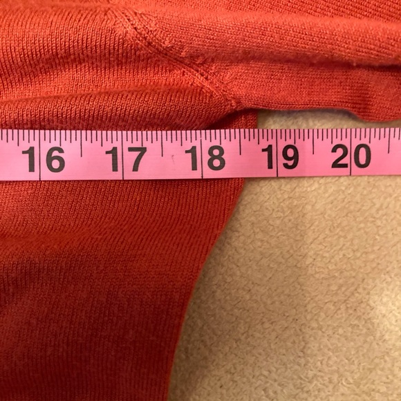 Zara Man Ultra soft cotton V-neck in brilliant tomato, ribbed cuffs/hem - Picture 7 of 9